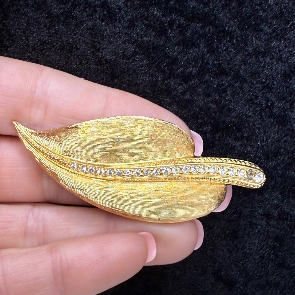 Vintage Christian Dior Brooch Leaf Gold Tone READ - Picture 5 of 12